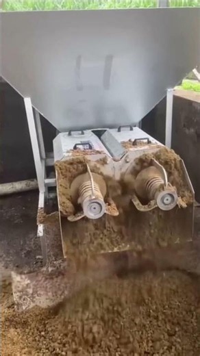 Struggling With Small Farm Manure Handling? Easy Loader & Manual Feeding #shorts #fertilizer #dairy