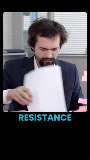 Procrastination is your old self fighting back. In this episode of The Luke Mind Power Podcast, host Luke Chlebowicz explains why procrastination isn’t laziness it’s your brain resisting change. When you step into something new, you’re rewiring your mind. That’s uncomfortable. That’s unfamiliar. Your brain will fight to keep you in old habits. It will whisper every excuse to stay the same. That’s why accountability is non negotiable. Without it, you’ll keep letting your old self win. A coach, a 