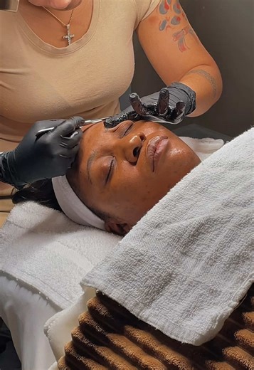 The way I get back there and get locked in should be studied 😂🤞🏽 #estheticianlife #esthetician #dermaplaning #client #facial Atlanta Esthetician Dermaplane Facial Atlanta Facial