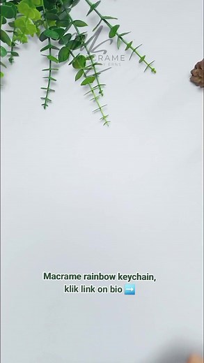 Macrame rainbow keychain #diymacramebyerns #tutorialmacrame #macrame #craft #gantungankunci #macramerainbow