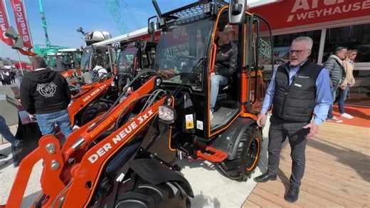 1.9K views | Här kan ni höra Johan Bawelin på Scantruck berätta om Weycors helt nya serie i kompaktlastar segmentet, ett modulsystem där du bland annat kan välja mellan tre olika motorer olika redskapsfästen mm.  Kontakt oss på Scantruck AB 020 10 50 10 för mer info✅ #scantruck #weycor #hjullastare #maskiner #maskineröverallt | Maskinkanalen | Facebook