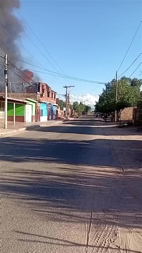 SE INCENDIO UNA VIVIENDA , LOS BOMBEROS LLEGARON , CUANDO YA EL FUEGO DESTROZO TODO ‼️ #Vichigasta un pueblo OLVIDADO , COMO ES POSIBLE QUE ESTO SUCEDA ? Y SI EN VEZ DE DAÑOS MATERIALES , ERA UNA VIDA LA QUE TENIAMOS QUE LAMENTAR ?