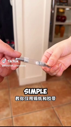Make a simple static electricity neutralizer using only aluminum foil and tape to stop winter shocks. Wrap transparent tape around a pen with the sticky side facing out, then reverse-wrap it to form a smooth tube. Roll aluminum foil into one small ball and two thin rods. Insert a rod into the tube, add the foil ball, then insert the other rod. Done—your static electricity neutralizer is ready.
