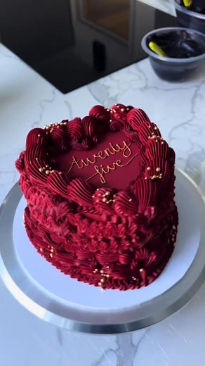 535K views · 7.5K reactions | Decorate a ruby red vintage heart cake with me cakedecorating bakersoftiktok homebaker buttercream fyp #Amazing #cakedecorating #trandingreels #fbreelsfypシ゚ #cake | Cake Art | Facebook