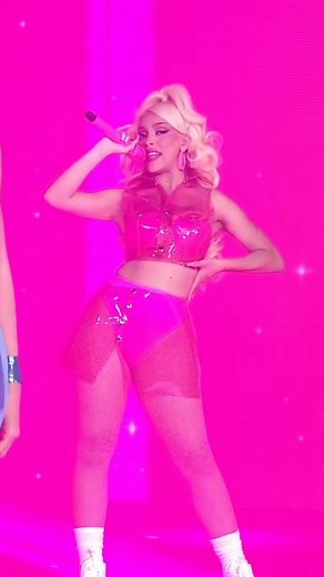 Doja Cat Singing Juicy Live Performance