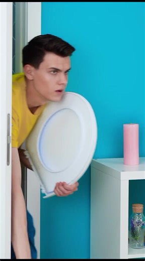 Travel anywhere in the world in just a minute! 🛩️😂 #FunnyVideos #TravelTips #TravelHacks #Thrifting #PhotographyTricks