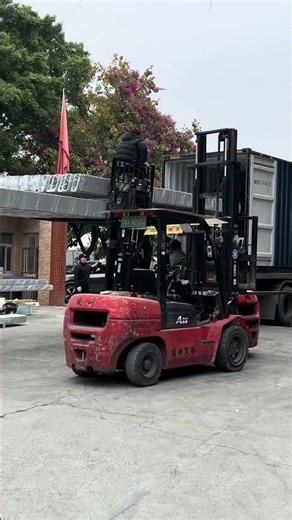 When we are loading the container,customer come and visit our factory