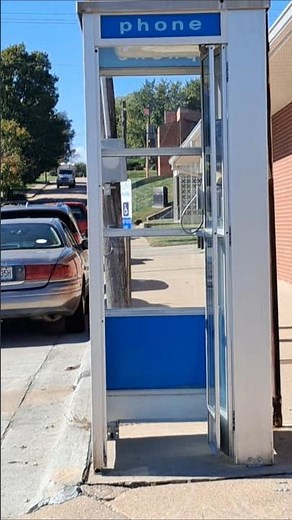 Original WORKIING Telephone Phone Booth in Rock Port, Missouri #fallintoshorts