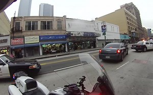 洛杉矶警察局LAPD骑警第一人称视角出警麦当劳抢劫案