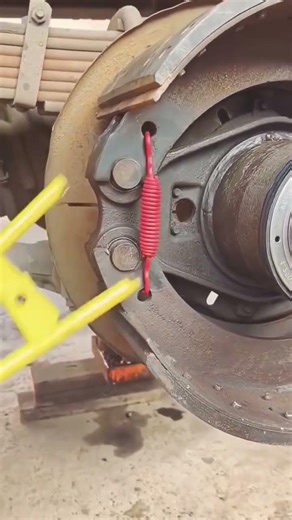 Easy Way to Insert Disc Brake Car Springs#car #machine #mechanics #brakes #funny #diy