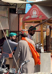 10M views · 299K reactions | Experiment On Bhikari #funny #comedy #IrfanYaseenOfficial #originalstories #comedy #khizaromer #veelamunda #duckybhai #zubairzkofficial #youtubeshorts #youtube #stories #hindmovie #drama #bemarisybachnykatareeqa #family #faimlyvlogs | Irfan Yaseen | Facebook