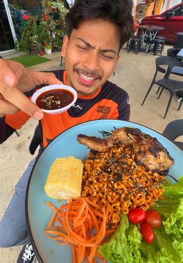 4 menu Ramen baru gaisss di Cameron Street Cafe. Boleh pakat mari wahai peminat Kpop. 4 viariasi ayam sini ada deh. #cameron #ramen #makanlokal #kelantan