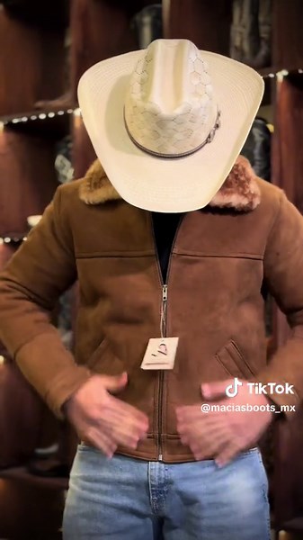 Marlboro Sierra: Stylish Western Wear for Masculinity