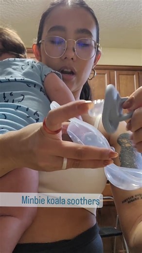 • Anti-reflux dummy gently strengthens baby's swallowing reflex •...