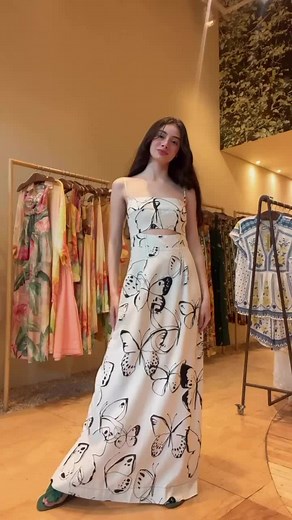 Novidades 🌸✨ Vestido borbo asa Ref.334328 De R$459 por 413,10 Macacão borbo asa Ref.334328 De R$698 por 628,20 Vestido curto borbo asa Ref.334327 De R$398 por 358,20 🌸Lembrando que usando meu código ✨5239✨ você tem 10% de desconto frete grátis em compras acima de 329 no site 🌸✨ Boas compras ✨🛍️ #fyyyyyyyyyyyyyyyy #viciadasemfarm #adorofarm #farmriobrasil #fypシ゚viral #farmete #farmete #fypシ゚viral #adorodesconto #fashion