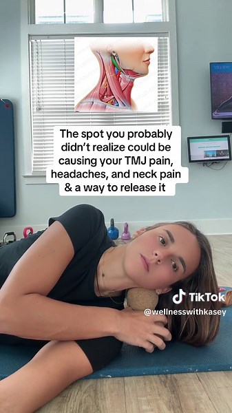 The mastoid process, a bony projection behind the ear, serves as an attachment point for 4 muscles: the sternocleidomastoid, splenius capitis, and longissimus capitis muscles, and the posterior belly of the digastric muscle. Releasing the connective tissue and trigger points around the mastoid process, the bony projection behind the ear, can help alleviate pain and tension in the neck, jaw, and head. #neckpain #tmj #tmjdisorder #tmjtreatment #headacherelief #headaches #pain #painmanagement #pain