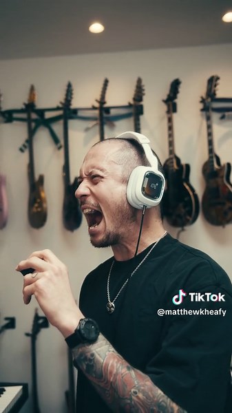 Wanna hear my scream completely raw? Here it is. I didn’t push play off screen, there’s no eq or compression or delay or reverb… it’s simply @blackcardfilms ‘ little camera mic, raw, no edits. The technique? From 1999-2014 I just “let it rip”. No technique or warm up or theory. From 2014-2024 I used a very regimented and careful, mind-obsessing overly cautious technique. (Which I teach you how to do in my JTC masterclass that I learned from my vocal sensei). 2025. I warm up like I did from 2014-