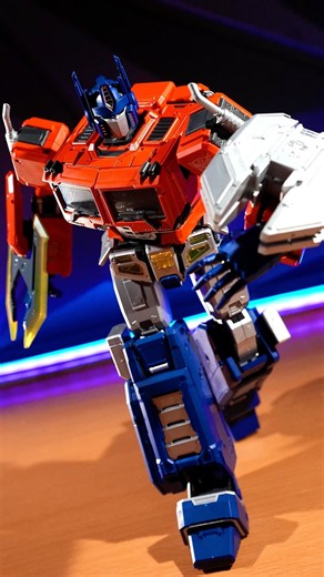 Blokees EVO Optimus Prime in Stop Motion 🔥 Audio Design by @raphaelfabregat 🔊 ​#stopmotion@Blokees