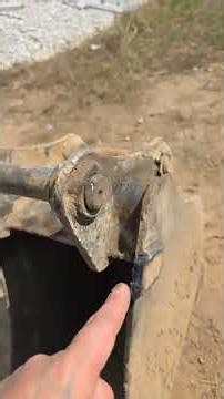 Welding backhoe bucket #Neosho Missouri#linconwelder#7018rods# skidsteer#dirtwork#