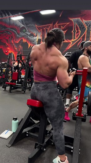 Muscle Flexing with Hunter Henderson