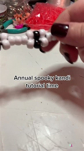 Spooky Kandi Flat Stitch Tutorial