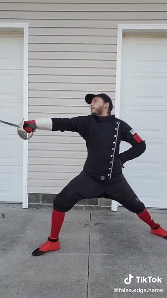 Swordfighting 101: Mastering the Lunge