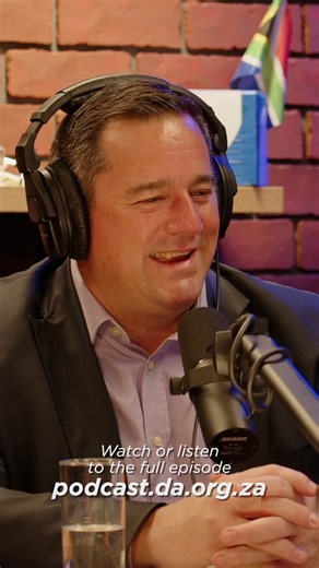 🎙️ This Sunday at 16h00, DA Leader John Steenhuisen joins the DA podcast to unpack the year ahead, tackling the foot-and-mouth disease and how he is working to support farmers and protect jobs. 🔗 Watch or listen here: https://podcast.da.org.za | Democratic Alliance