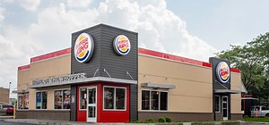 Une mère donne à sa fille de 4 ans un sac de nourriture de Burger King et entend "Maman, je ne veux pas de ketchup"