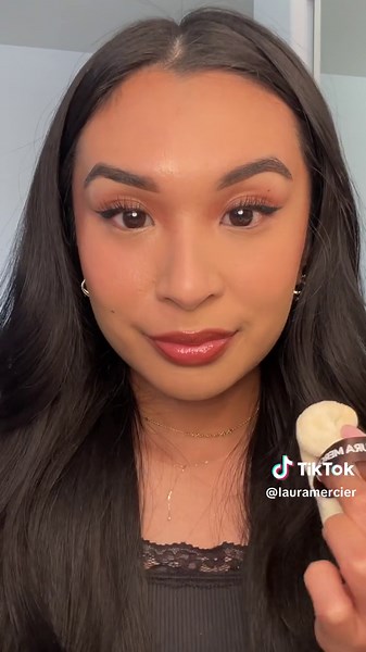 Mastering Laura Mercier Translucent Loose Setting Powder