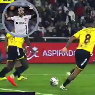 🚨 Deyverson sendo Deyverson O árbitro no campo marcou , foi no VAR e voltou atrás.