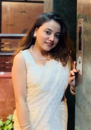 Exploring Colors: Embracing the Sari Style
