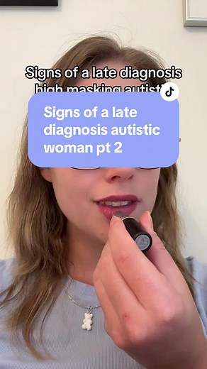 Signs of a late diagnosis high masking autistic woman pt 2 Extreemly important to understand ASD and all neurodivergence is on a spectrum, and everyone has their own unique experiences with it. These videos absolutely do not diagnose anything, and if you have questions or concerns, please speak with a professional psychologist or psychiatrist. #as#asdu#autisticadultu#autisticgirli#highmaskingautisms#asdwomens#asdfemaleu#autisticfemalesa#latediagnosedautistica#latediagnosedautisma#latediagnosedas