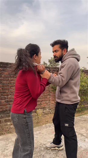 Neha Jaral on Instagram: "#94 when someone grab your collar and slap you [self-defense techniques against collar grab and slap] #selfdefense #kravmaga #martialart #kickboxing"