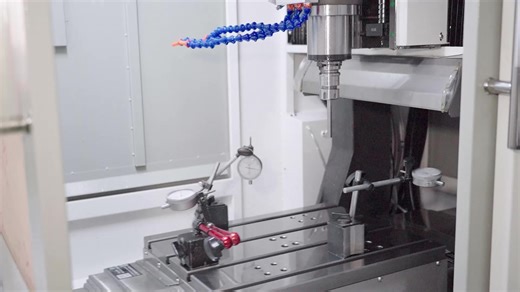 4 Axis Vertical Machining Center Box Way CNC Milling Machine 500x400 Table 21 Tools ATC CNC Machining Center for Mold Making