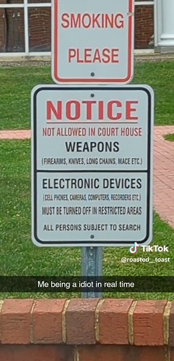 roasted_ toast (@roasted__toast)’s video of girl showing her books