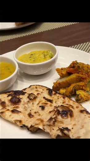 Khana kha rahe hai#souravjoshivlogs #piyushjoshi #souravjoshi #piyushjoshivlogs #tranding #vlog