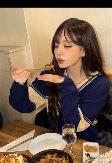 #LIZ . . . . . i was inactive all today because i was reading 😭😭 im re reading harry potter and i read the 4th book all today ! #lizive #ive #kpop #kpopfanpage