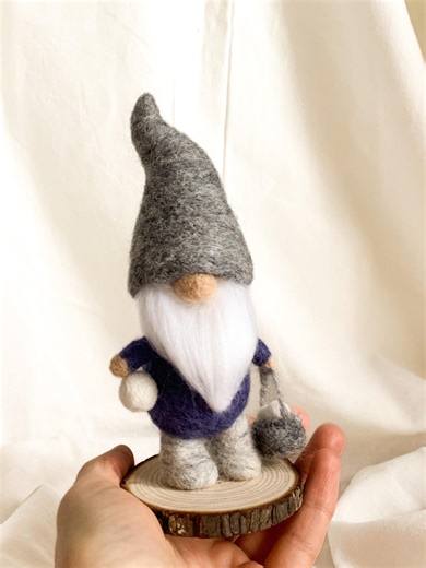Needle Felted Gnome With Snowball, Handmade Wool Christmas Tomte, Handmade Scandinavian Nisse - Etsy