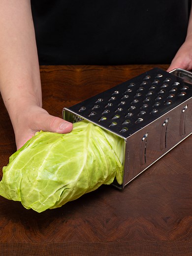 Cabbage recipe — the secret to the perfect, crispy texture Ingredients cabbage: 500 g (18 oz) OVER STEAM BATH: 6 MIN bacon: 200 g (7.1 oz) onion: 2 pc garlic: 80 g (2.8 oz) zucchini: 1 pc eggs: 2 pc canned corn: 100 g (3.5 oz) black pepper: 2 g (0.1 oz) salt: 2 g (0.1 oz) flour: 120 g (4.2 oz)
