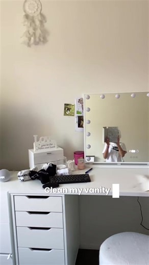 Soph just cleaned her vanity finally it was a must but took me a while too just get it over and done with