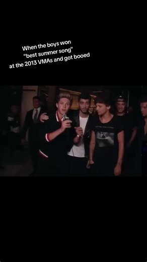 Louis Tomlinson's Epic Response to Booing at the VMAs