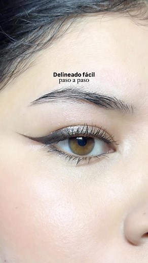 30K views · 32K reactions | Delineado fácil paso a paso  #Maquillaje #makeup #maquillajetips #maquillajetutorial #maquillajedeojos #tutorial #tutorialdemaquillaje #tipsdemaquillaje #maquillajenatural #maquillajefacil #tutorial #delineado #delineador | Makeupteca | Facebook