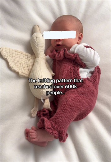 All thanks to @Brittknit ♥️ Den Mini Romper Nr. 2 findet ihr bei Etsy und Ravelry😍 #babyknitwear #knitting #knittok #stricken