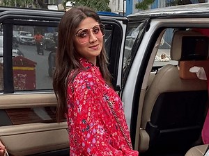 Shilpa Shetty was spotted with her mom Sunanda Shetty in the city on Thursday. The mother-daughter duo looked pretty as they twinned in pink outfits. #ShilpaShetty #SunandaShetty | NDTV