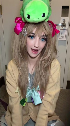 Handing out Neuro ribbons and being recognized was one of my key memories of ALA! Gosh I loved the swarm! #neurosama#neurosamacosplay#vedal987#vtuber#vtubercosplay