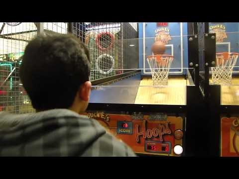 Chuck E. Cheese - Basketball Arcade Hoops