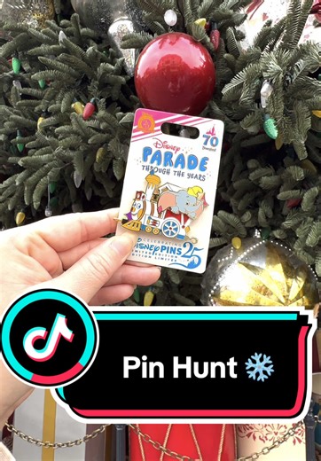 #disney#disneyland#disneyparks#pinhunt#christmas First PIN HUNT of the snowy season. ⛄️Sprinkling pixie dust at Disneyland Resort,Ca✨