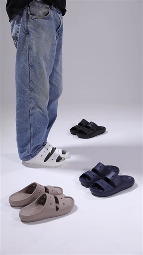 Crocs - ซูมชัดๆ รองเท้า Crocs ผู้ชายเเบบสวม เรียบเเต่เท่...