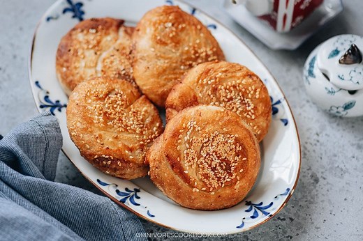 Guo Kui (Crispy Stuffed Flatbread, 军屯锅盔)