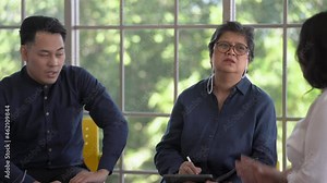 Senior woman doctor leader speaking to diversity man and woman patients. focus group of mental health by psychologist consultant. Asian people meeting to talk problem and receive mental treatment.